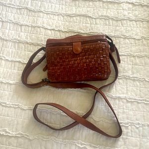 Leather Vilenca crossbody.